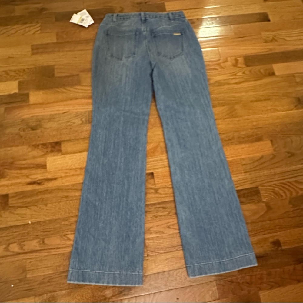 Stylish Blue Flare Jeans with Button Detail - Picture 2 of 6